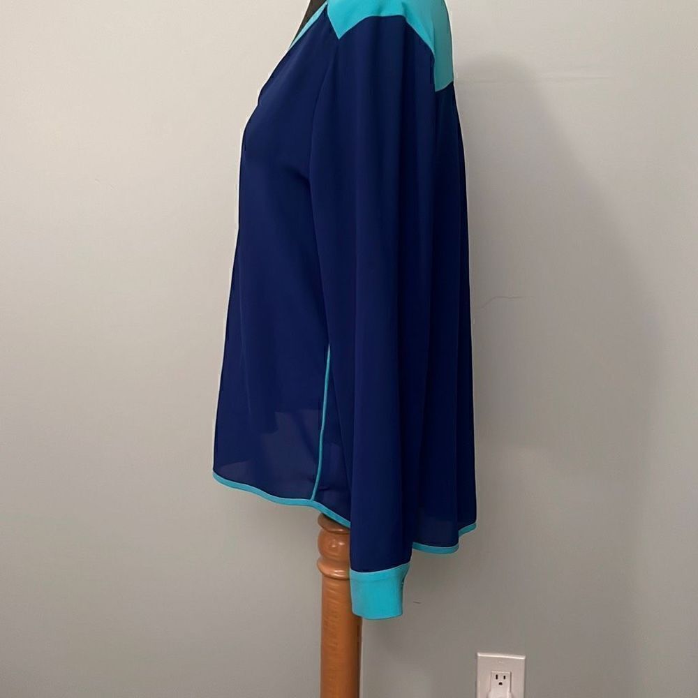 Women's Silk Button-Down Color Block Long Sleeve Top - Picture 4 of 8